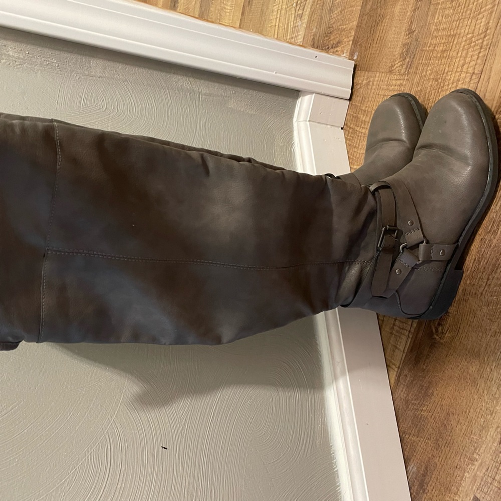 Tall boot - Picture 2 of 2